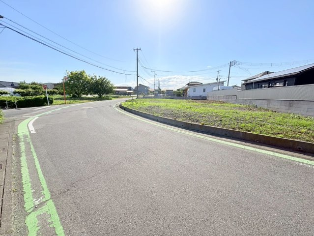 坂戸市新堀　建築条件なし売地　「坂戸駅」徒歩34分　敷地110坪　【入西小学区】の前面道路含む現地写真