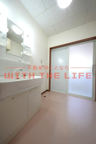 小川貸家【キャンペーン対象物件】の洗面所|忙しい朝には欠かせない洗面所です