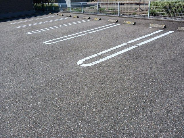 ファイン・フォルティスの駐車場