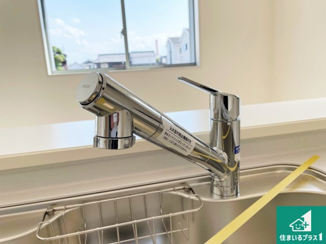 西脇市西脇　第16期　新築一戸建ての設備|浄水器を内蔵！炊飯時、お茶を作る時に安心してお水を使えます！お湯と冷水、浄水と原水、シャワーの切替えもワンタッチです！