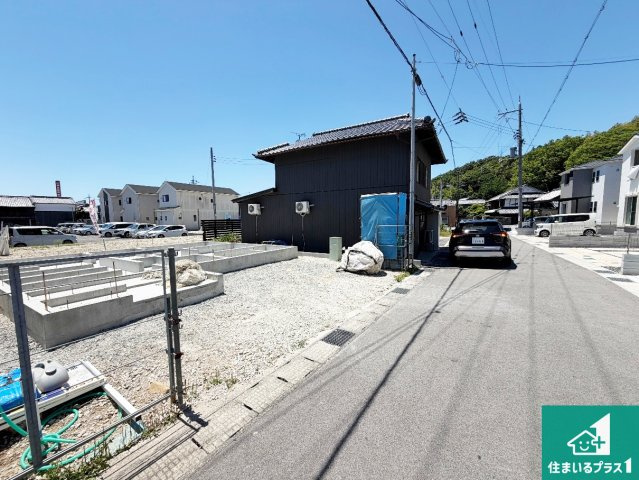 西脇市西脇　第16期　新築一戸建ての前面道路含む現地写真|周辺は落ち着いた街並みの住宅地！子育てがしやすい住環境です！まだ未完成ですが、現地でしかわからない事もございます。是非一度ご覧ください。