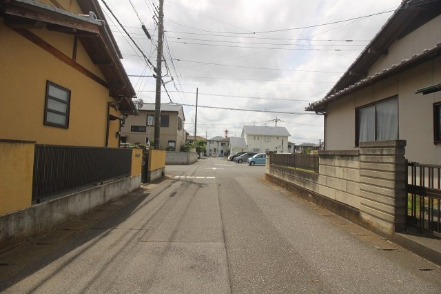 小山市西城南4丁目の前面道路含む現地写真|南東側道路（2026年5月撮影）