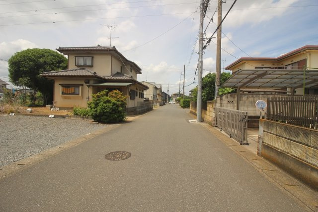小山市西城南4丁目の前面道路含む現地写真|南西側道路（2026年5月撮影）