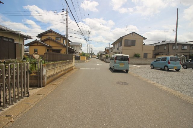 小山市西城南4丁目の前面道路含む現地写真|南西側道路（2026年5月撮影）