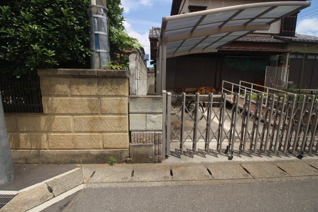 小山市西城南4丁目の外観|北西側との境界部分（2026年5月撮影）