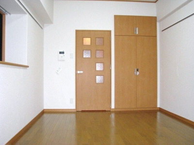 【寝室】 | ロイヤル日赤通
