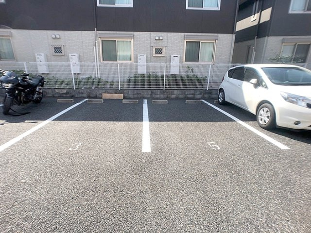 クロッシュデュボヌール2の駐車場|カースペースがあります