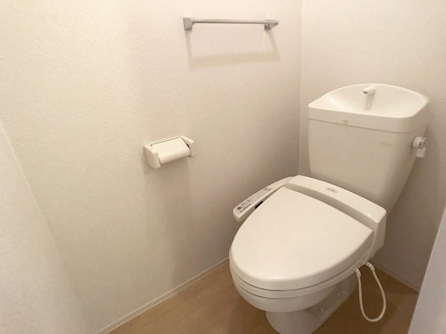 クロッシュデュボヌール2のトイレ|落ち着いた色調のトイレです