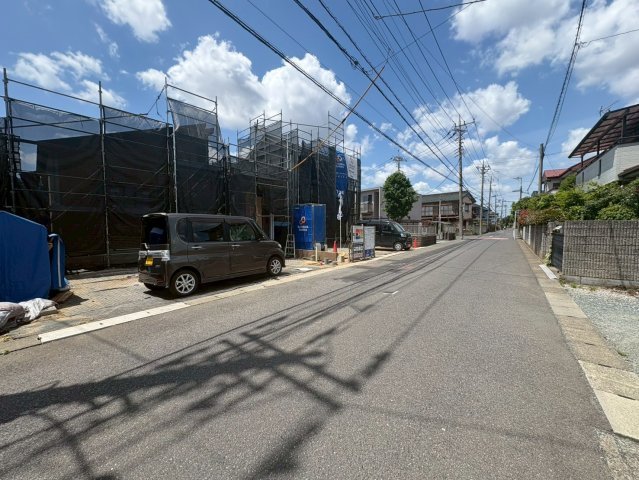 川越市天沼新田　新築分譲　「鶴ヶ島駅」徒歩15分　敷地61坪　【名細小学区】の前面道路含む現地写真