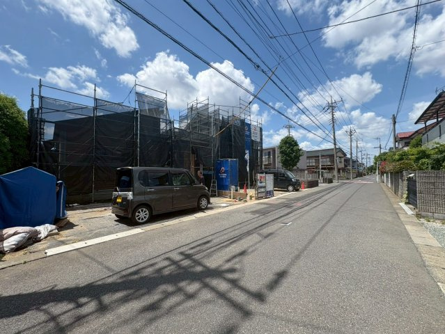 川越市天沼新田　新築分譲　「鶴ヶ島駅」徒歩15分　敷地61坪　【名細小学区】の前面道路含む現地写真