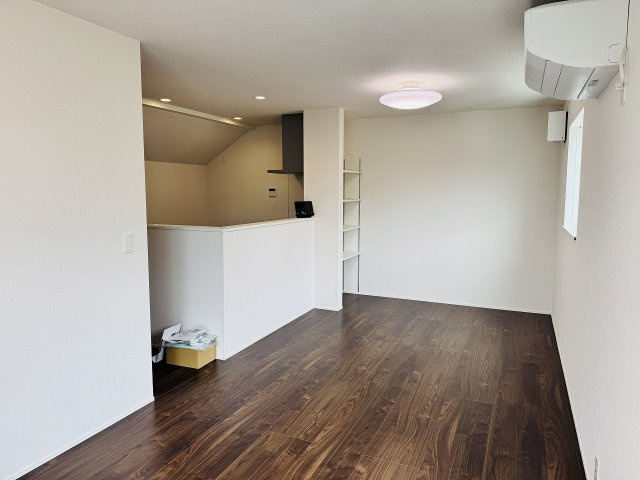 八王子市　散田町　新築一戸建て　２５ー１期の居間・リビング|～14.5帖の明るいLDKで、家族団欒の時間をお過ごしいただけます～