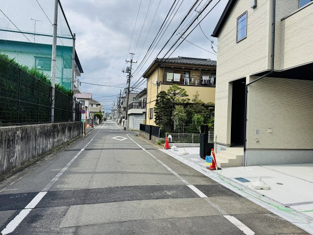 八王子市　散田町　新築一戸建て　２５ー１期の前面道路含む現地写真|～南西側6ｍ道路に面しています～