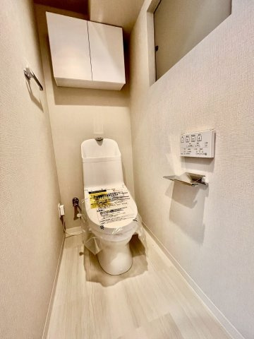 桜台コーポのトイレ|ウォシュレット付きのトイレはいつも快適！

現地ご見学希望・資料請求などお気軽にお問い合わせ下さい！
03-5990-5201