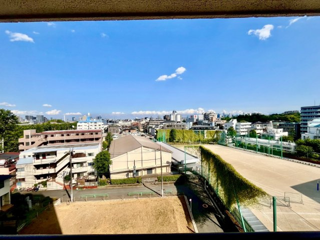桜台コーポの展望|お洗濯物の取り込みもラクラク。2部屋から出入り可能なバルコニー！

現地ご見学希望・資料請求などお気軽にお問い合わせ下さい！
03-5990-5201