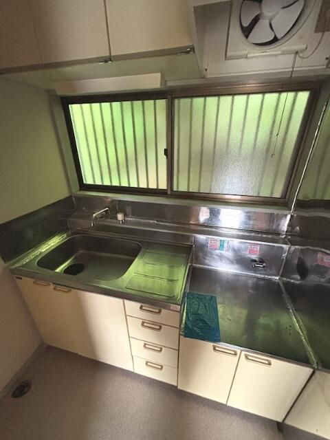 横須賀市追浜南町２丁目のアパートのキッチン