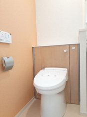 コンパクトで使いやすいトイレです