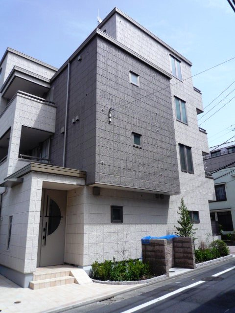 ホワイトキューブの外観