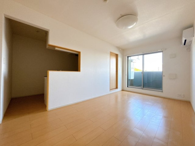 【居間・リビング】 | ハイグレイス1番館 | ※同物件、同タイプ、間取り反転のお部屋です