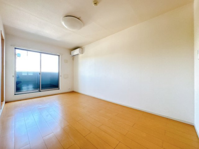 【居間・リビング】 | ハイグレイス1番館 | ※同物件、同タイプ、間取り反転のお部屋です