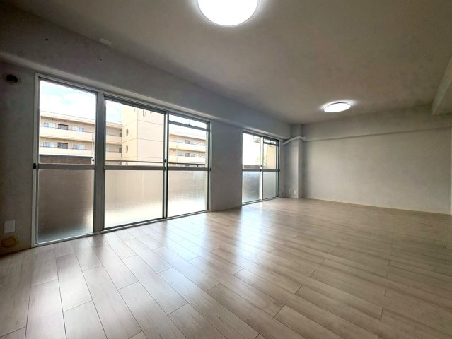 ◆リフォーム済み◆駅徒歩３分◆２沿線利用可◆ペット可（規約有）◆ユニ宇治川マンション３号館の居間・リビング|リビング