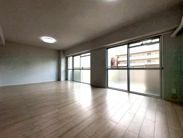 ◆リフォーム済み◆駅徒歩３分◆２沿線利用可◆ペット可（規約有）◆ユニ宇治川マンション３号館の居間・リビング|リビング