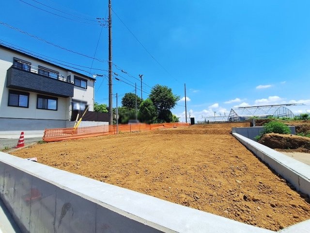 【外観】 | 練馬区大泉町1丁目　新築一戸建住宅　全2棟（成増店） | スーパーやドラッグストアは徒歩10分圏内の好立地。各店舗駐車場完備のため、週末のまとめ買いや雨天時のお買い物も快適です。