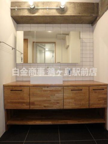 コンドミニアム坂戸の独立洗面台