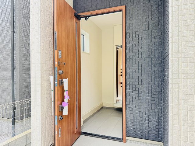 八王子市　散田町　新築一戸建て　２５ー１期の玄関|～玄関は安心のWロックキーを採用～