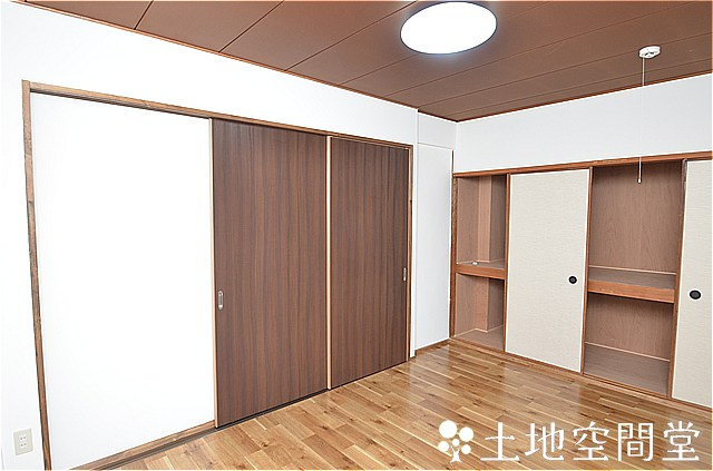 鷹見台ビルの洋室|部屋を仕切ることができます。