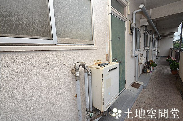 鷹見台ビルの玄関