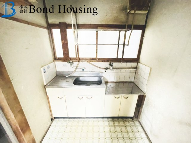 収益物件でも可能　再建築不可　長田区花山町２丁目　中古戸建の独立洗面台