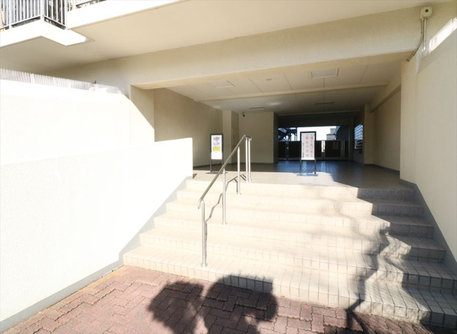 【エントランス】 | 志木ハイデンス　(丸井志木店) | 清掃も行き届いた管理体制良好のマンション
