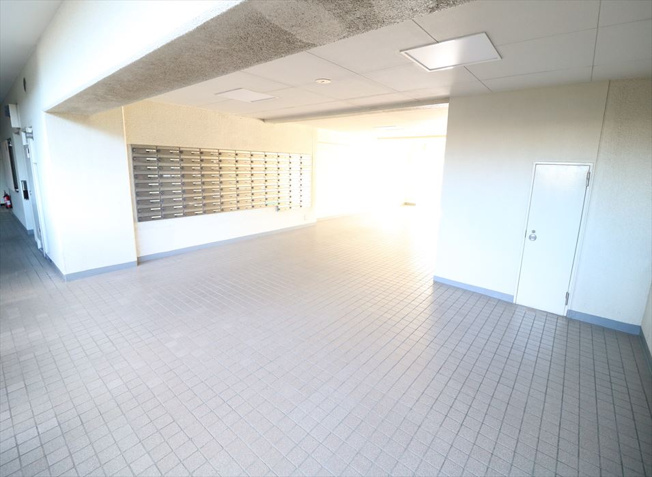 【エントランス】 | 志木ハイデンス　(丸井志木店) | 上宗岡二丁目バス停まで徒歩1分の便利な立地