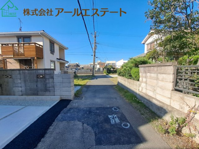 加古郡播磨町東本荘1丁目　　山陽電鉄「播磨町駅」徒歩2分の前面道路含む現地写真