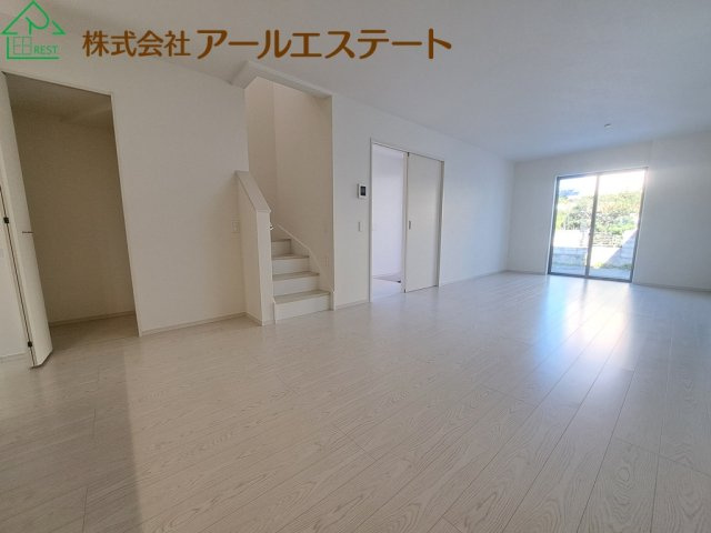 加古郡播磨町東本荘1丁目　　山陽電鉄「播磨町駅」徒歩2分の居間・リビング