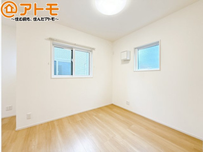 【子供部屋】 | 駿河区石田1丁目5期　新築戸建　1号地 | 壁と床がシンプルな色合いだからこそ自分だけの空間を作れます♪お部屋作りのイメージは順調でしょうか♪
