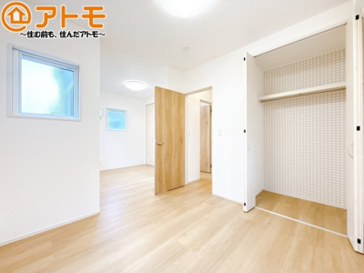 【収納】 | 駿河区石田1丁目5期　新築戸建　1号地 | ハンガーパイプ付きのクローゼットは季節ものなどを収納することができて便利です♪