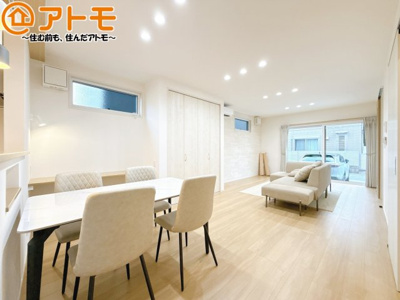 【居間・リビング】 | 駿河区石田1丁目5期　新築戸建　1号地 | 家族団らんのイメージは、リビングを思い浮かべませんか？リビングこそ広々としたお部屋が良いですね♪