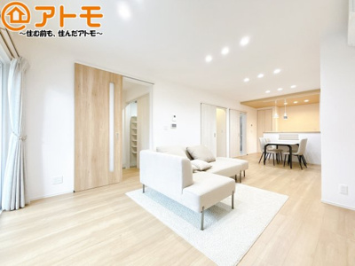 【居間・リビング】 | 駿河区石田1丁目5期　新築戸建　1号地 | 日当たりのよいリビングは、一年を通してぽかぽかとしています。家族が自然と集まる空間になりそうですね♪