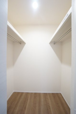 リーブルガーデン知多市梅が丘第5　3号棟の収納|2階のウオークインクローゼット