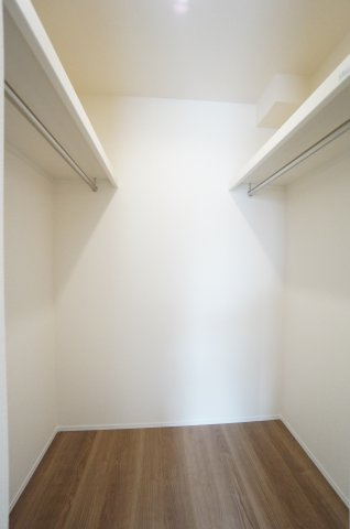 リーブルガーデン知多市梅が丘第5　1号棟の収納|2階のウオークインクローゼット