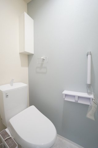 リーブルガーデン知多市梅が丘第5　1号棟のトイレ|1階2階にトイレがあり、家族の朝の身支度時間もスムーズに！温水洗浄便座で冬は暖かく快適です！！