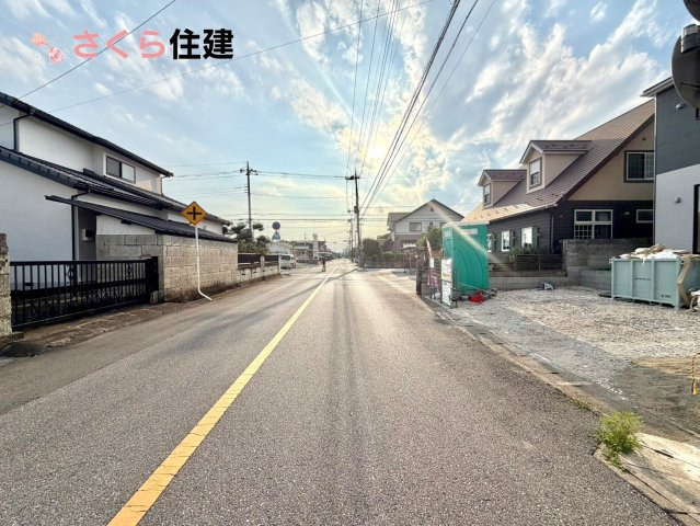 クレイドルガーデン　宇都宮市今宮第４　１棟の前面道路含む現地写真|前面道路南側幅員8ｍ公道