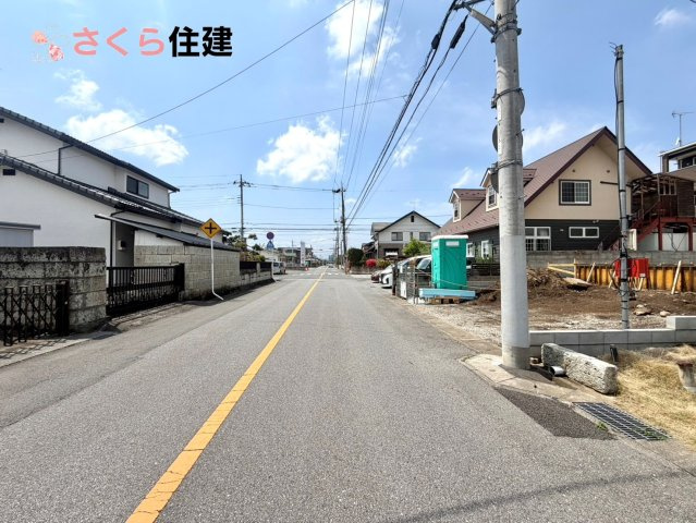 クレイドルガーデン　宇都宮市今宮第４　１棟の前面道路含む現地写真|前面道路南側幅員8ｍ公道