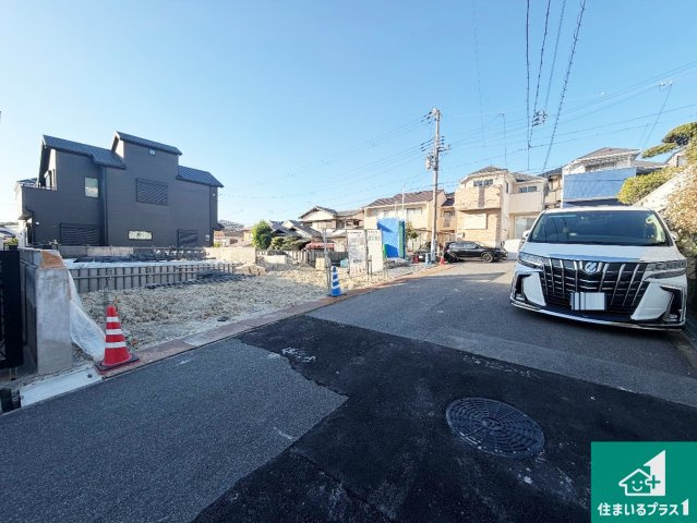 神戸市垂水区桃山台　第2期　新築一戸建ての前面道路含む現地写真|周辺は落ち着いた街並みの住宅地！子育てがしやすい住環境です！まだ未完成ですが、現地でしかわからない事もございます。是非一度ご覧ください。