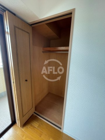 カワデンセントリックハイツ(遠里小野小学校区)の収納|カワデンセントリックハイツ　クローゼット