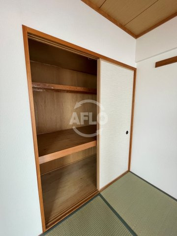 カワデンセントリックハイツ(遠里小野小学校区)の収納|カワデンセントリックハイツ　押入