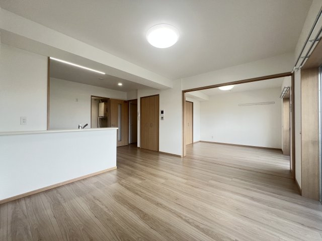 ベルスオーノの居間・リビング|※写真はすべて反転タイプの別部屋となり、現状優先となります。