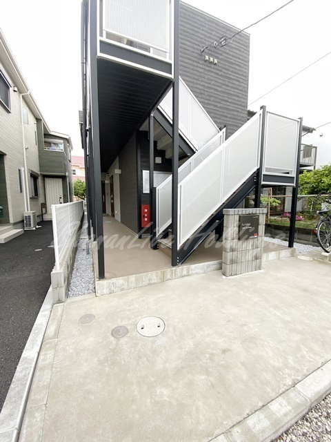 茅ヶ崎市東海岸北３丁目の賃貸マンションのエントランス|毎日通るエントランス♪
