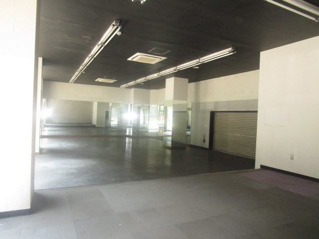 町田市小野路町の倉庫の内装